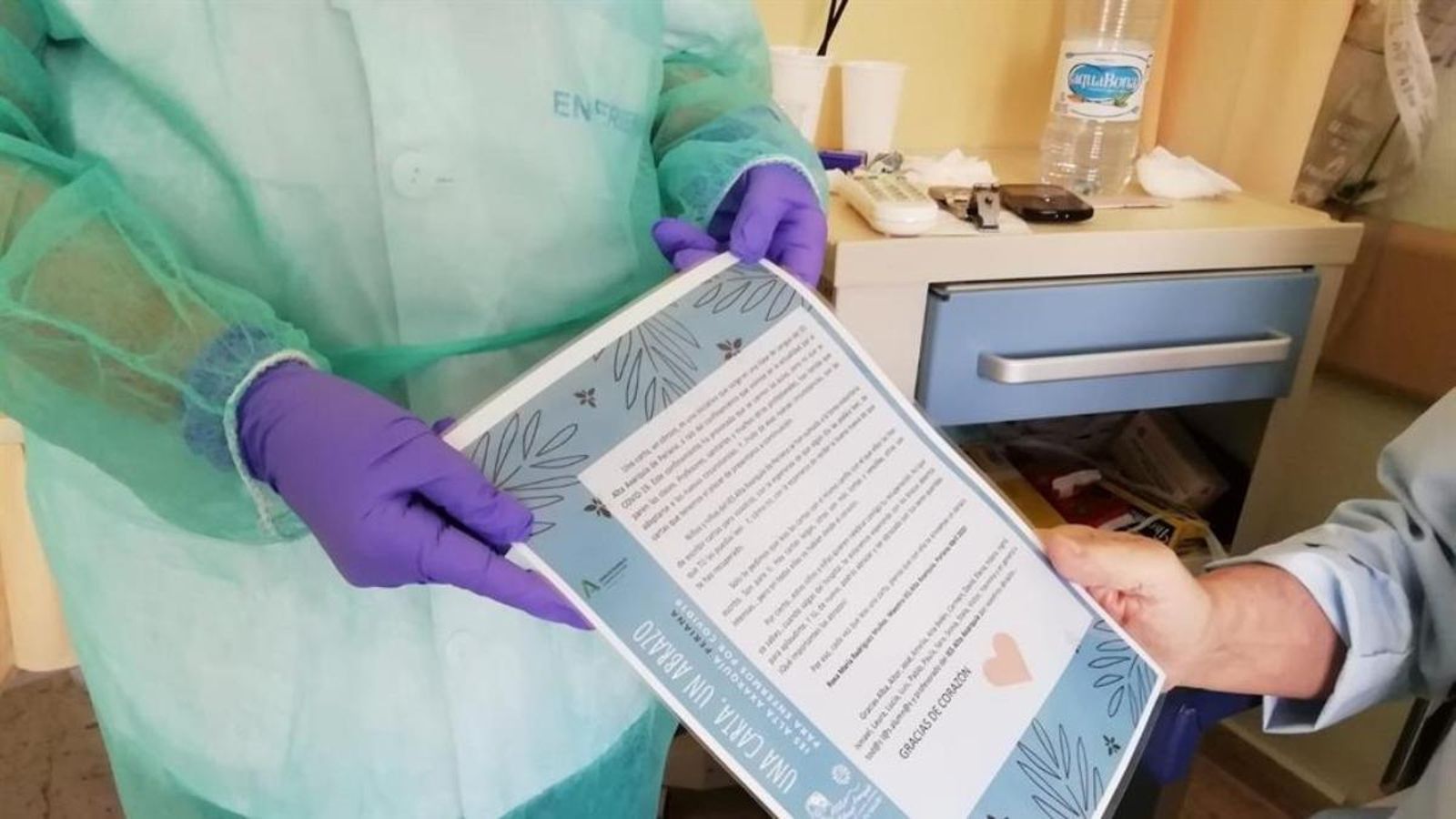 Dues mil cartes d'esperança per a hospitalitzats i majors de residències