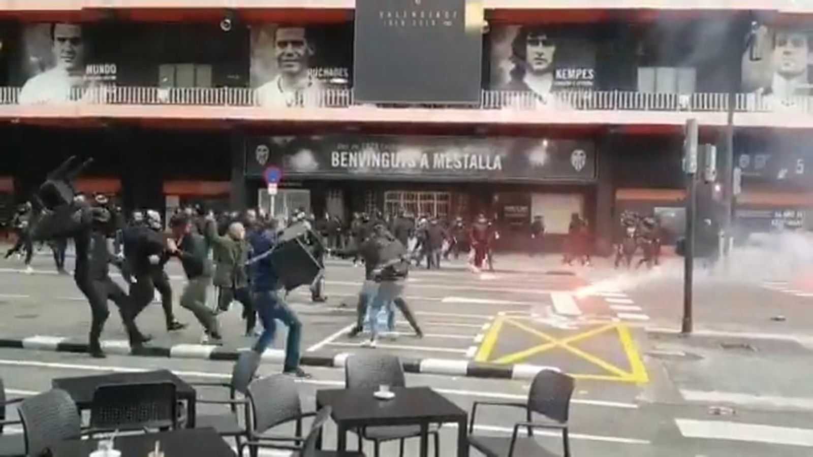 Yomus, passat i present