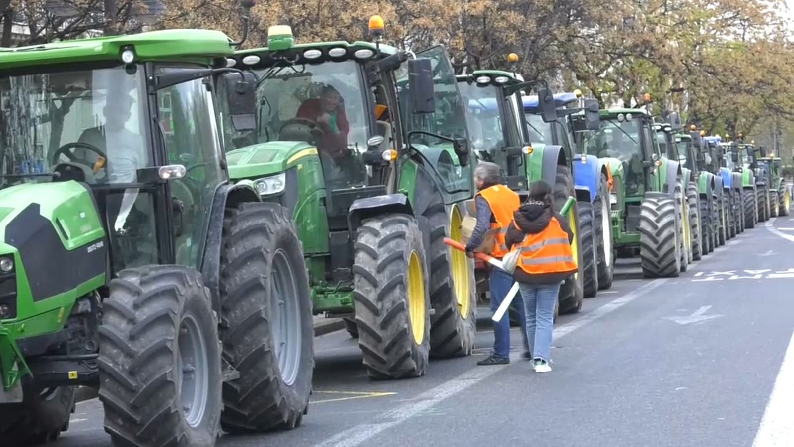 Els tractors perls carrers de València