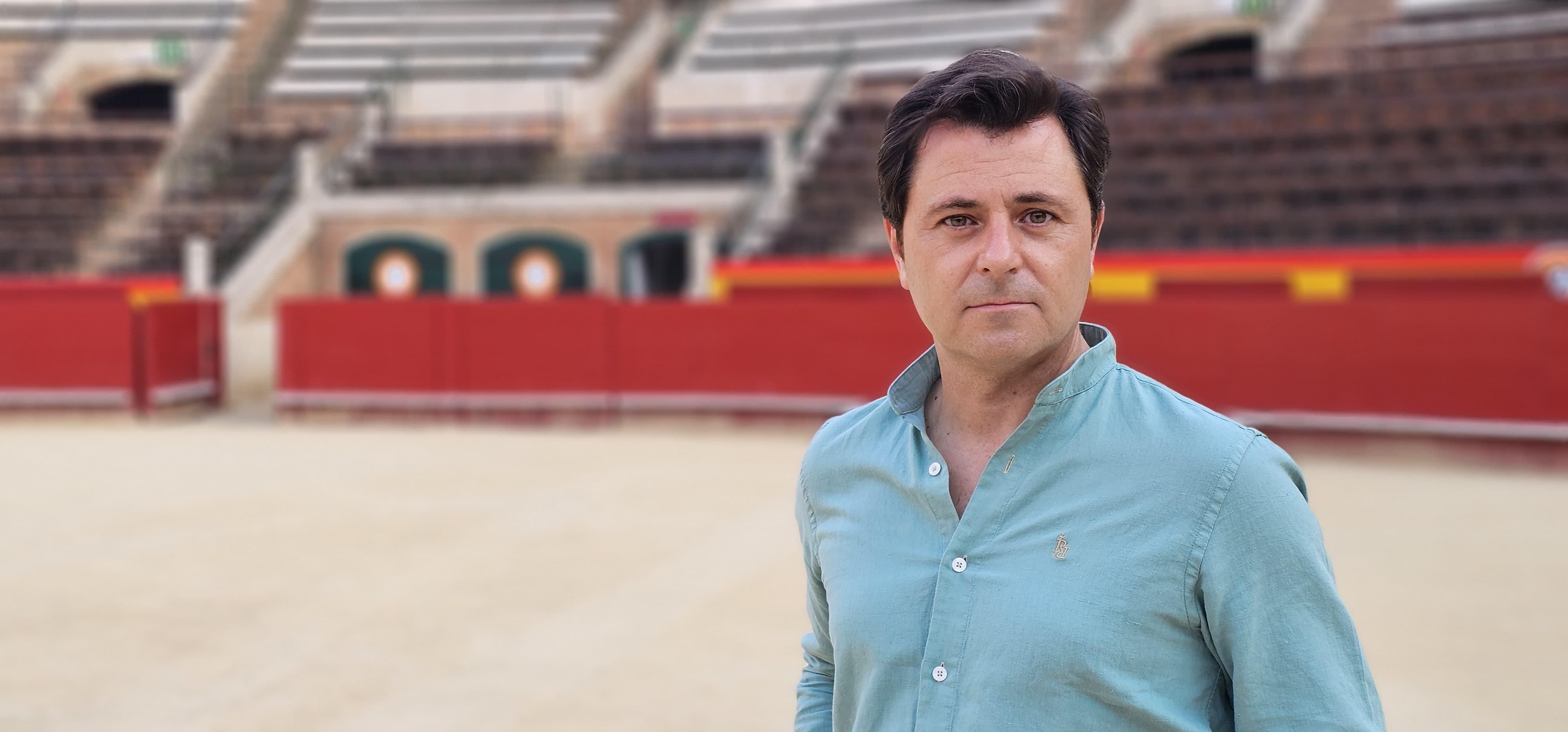 Jorge Casals conduix les retransmissions taurines d'À Punt i el programa de televisió setmanal La Plaça (cada dissabte a les 13 hores) Jorge Casals conduix les retransmissions taurines d'À Punt i el programa de televisió setmanal La Plaça (cada dissabte a les 13 hores)