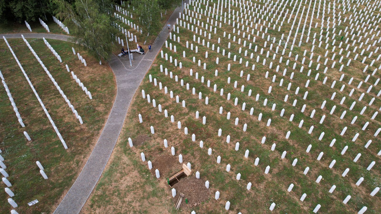 Vista aèria del cementeri memorial per les víctimes de Srebrenica a Potocari