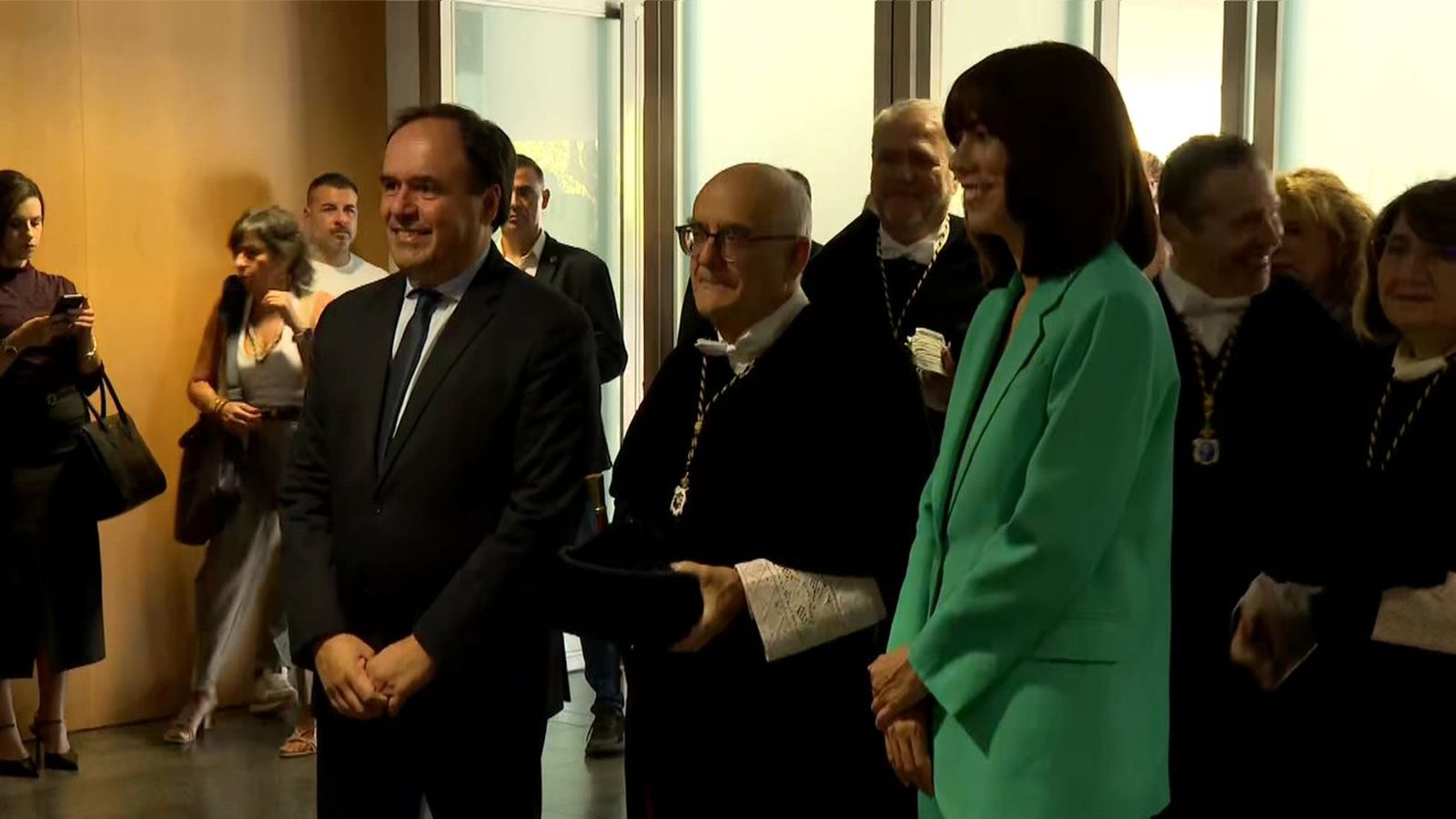 El president de la Generalitat, Juanfran Pérez Llorca, i la ministra de Ciència, Diana Morant, en l'acte inaugural del curs acadèmic de les universitats valencianes