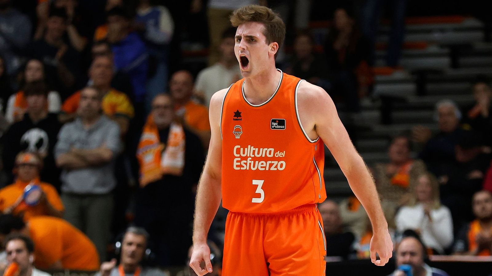 Reuvers celebra una cistella