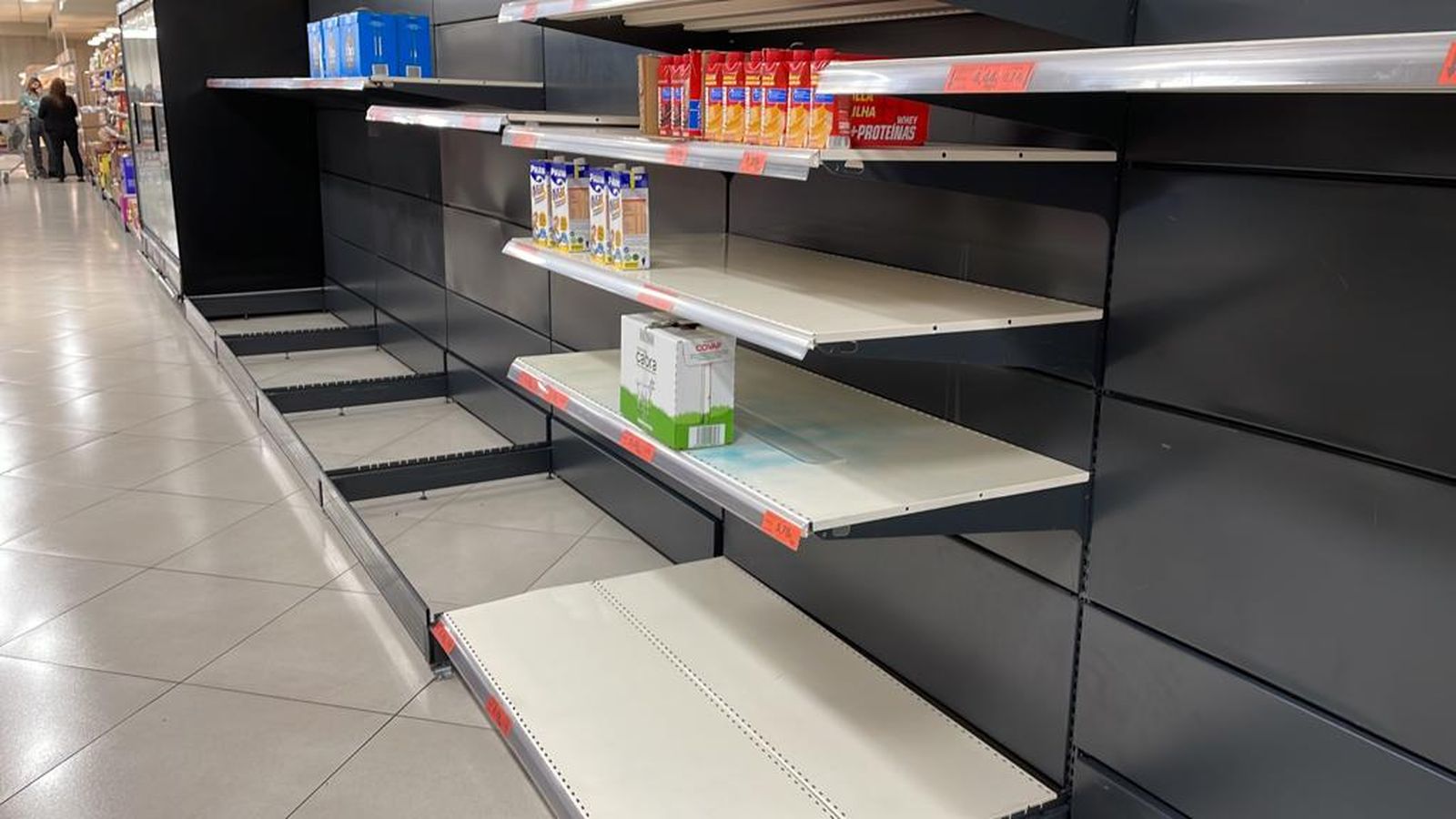 Secció de lactis d'un supermercat valencià la setmana passada