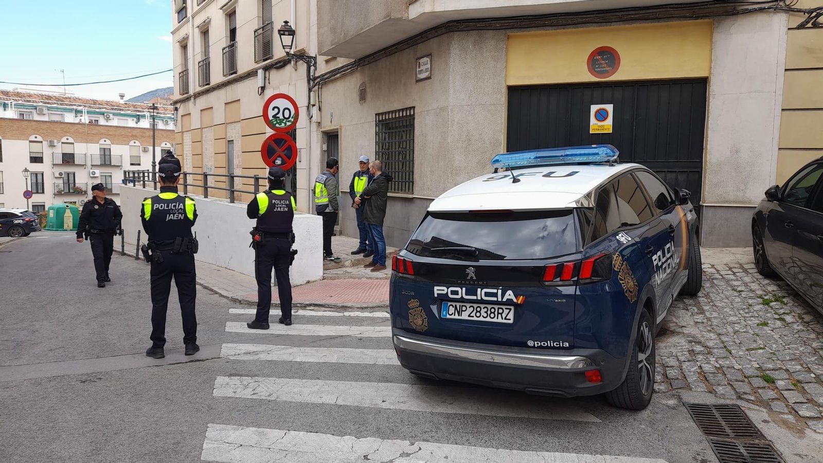Agents de la Policia Nacional en el lloc del succés