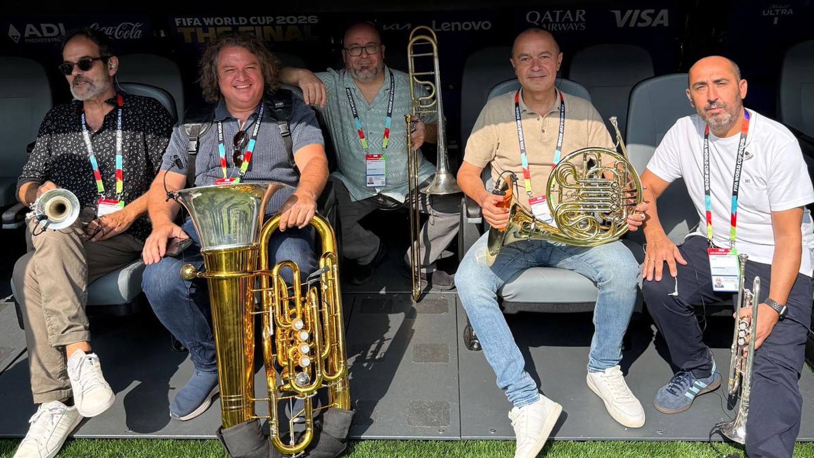 Els valencians Spanish Brass arriben a l'estadi on es juga la final del Mundial 2026