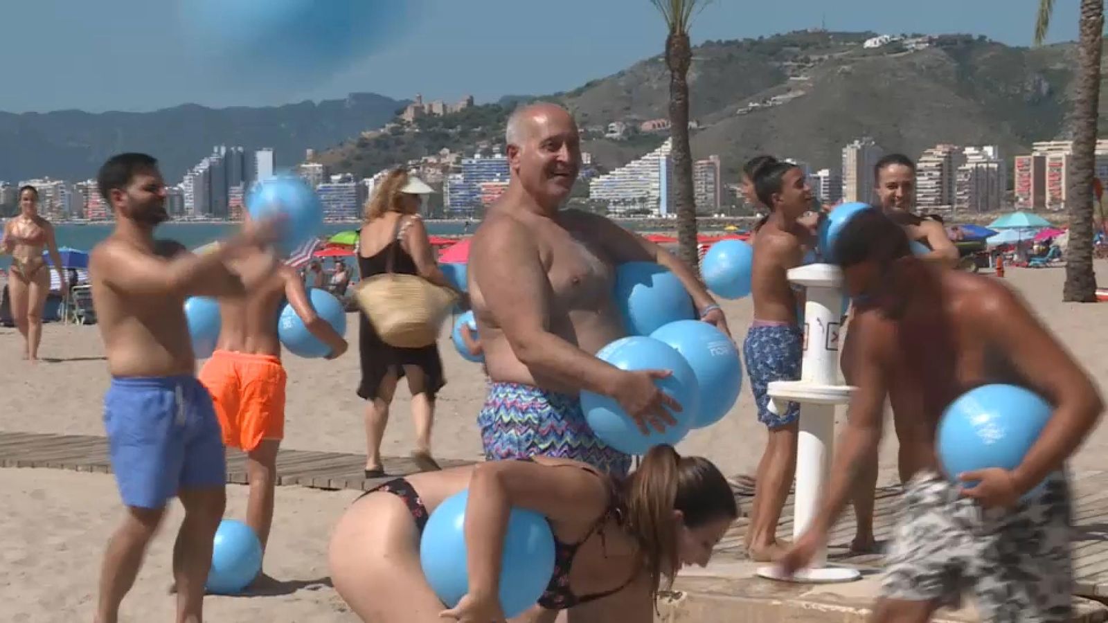 Cullera recorda els estius dels anys 80 amb una campanya