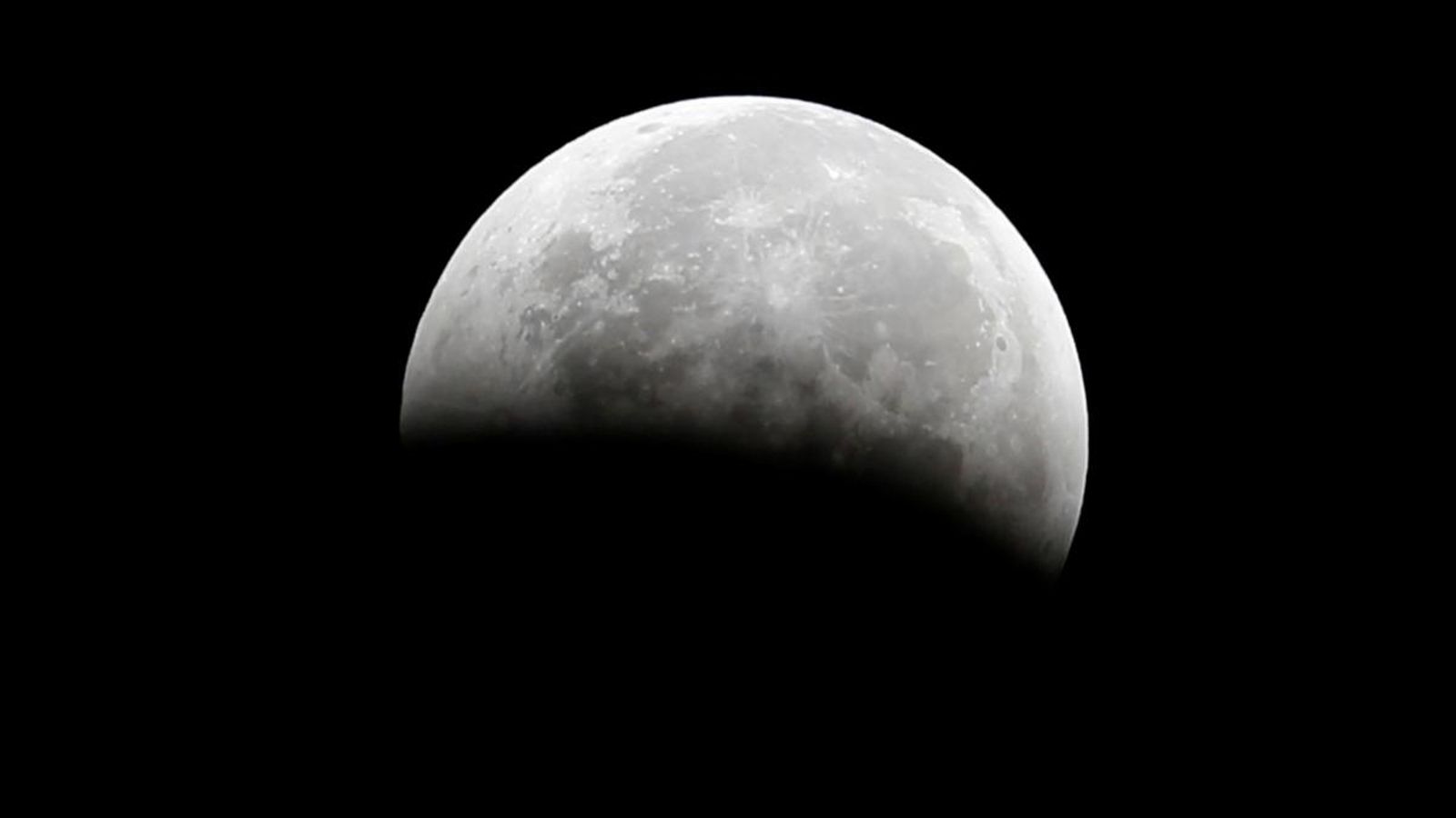 La Nasa confirma que hi ha aigua en forma de gel a la Lluna