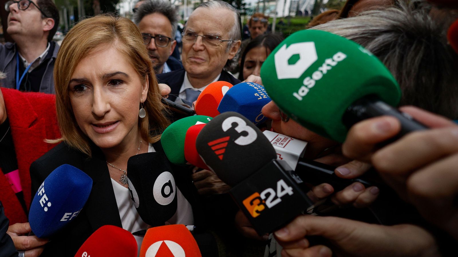 Salomé Pradas, a l'arribada a la Ciutat de la Justícia