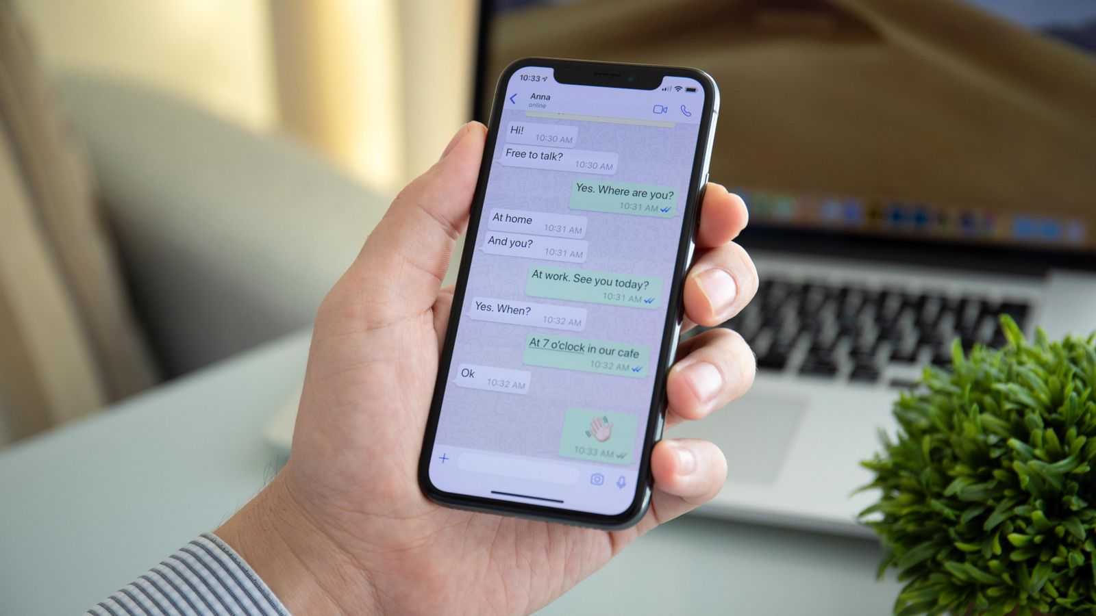 Imatge d'arxiu d'un telèfon amb la aplicació de Whatsapp