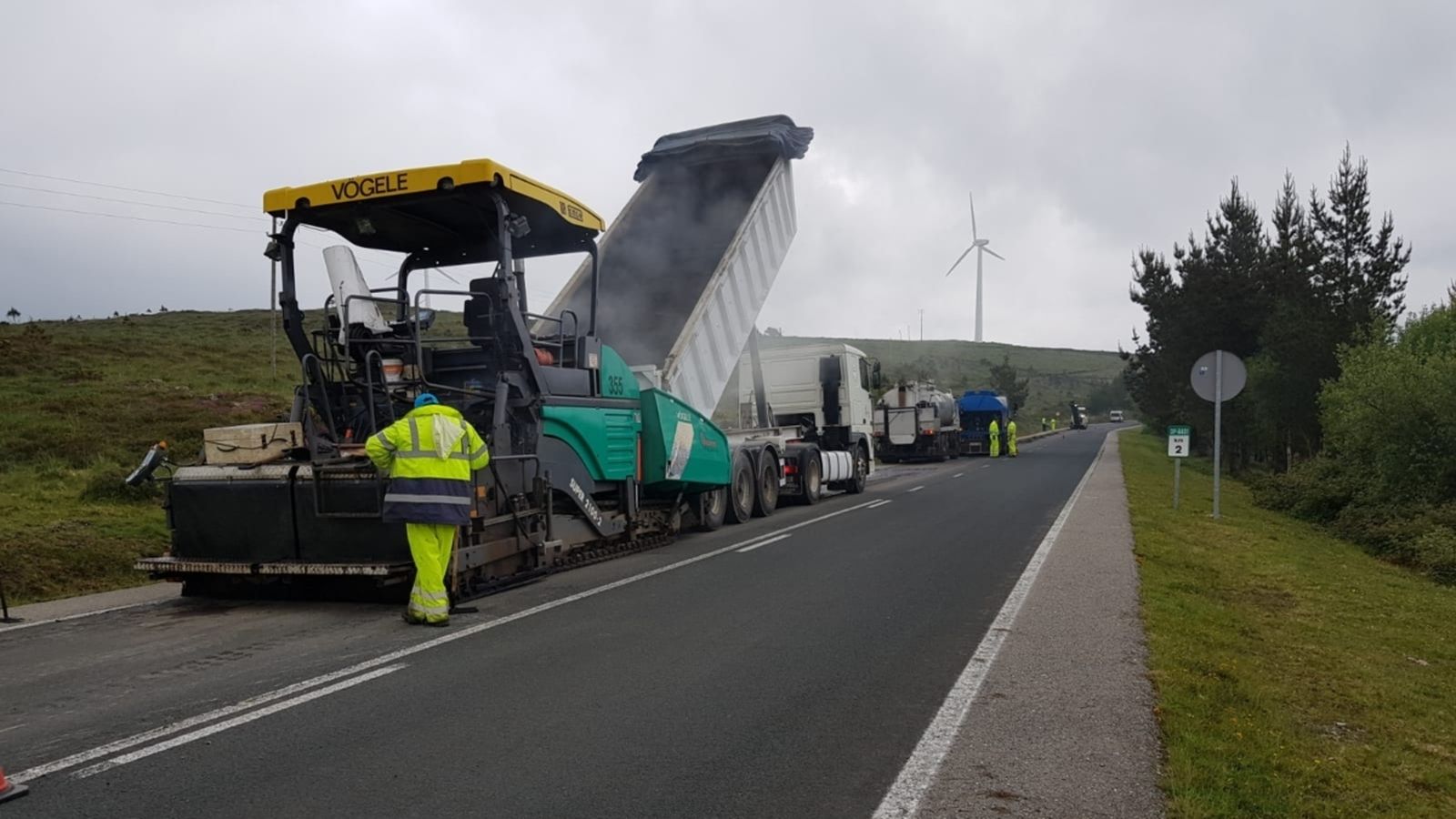 La campanya "A la carretera no estàs sòl" vol protegir els operaris que treballen a les carreteres