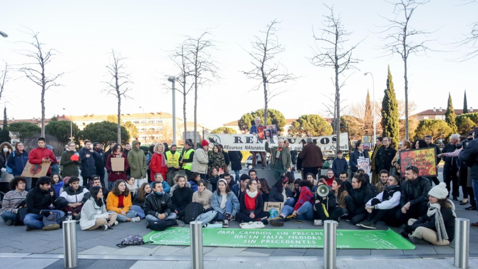 Protesta de Fridays For Future a les portes de l’ambaixada d’Austràlia a Madrid, el passat 10 de gener