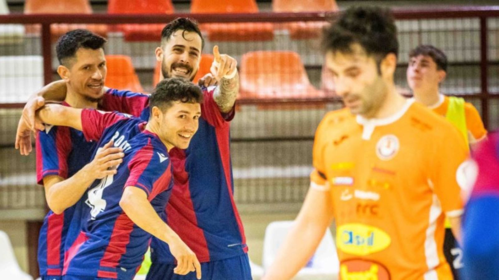 Els jugadors del Llevant celebren el triomf contra el Ribera Navarra