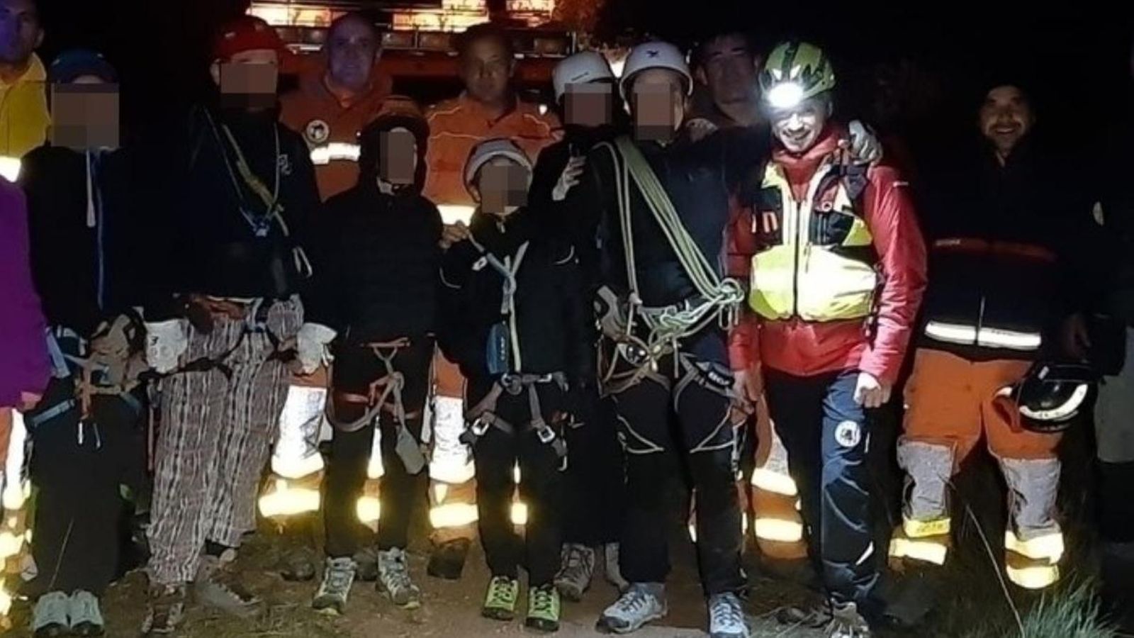 Rescaten quatre adults i dos menors perduts en una muntanya d’Andilla