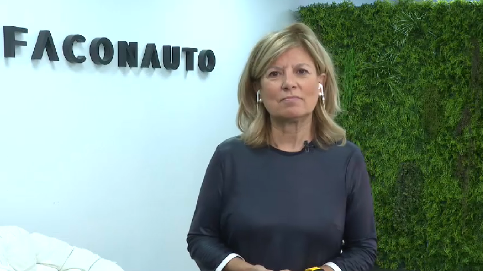 Marta Blázquez, presidenta de la patronal dels conscessionaris de cotxes, durant la seua intervenció en À Punt