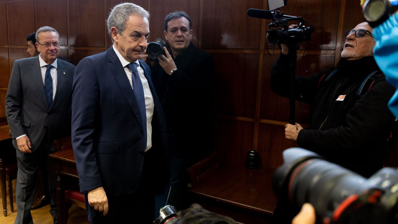L'expresident Zapatero, en una imatge d'arxiu, en accedir al Senat