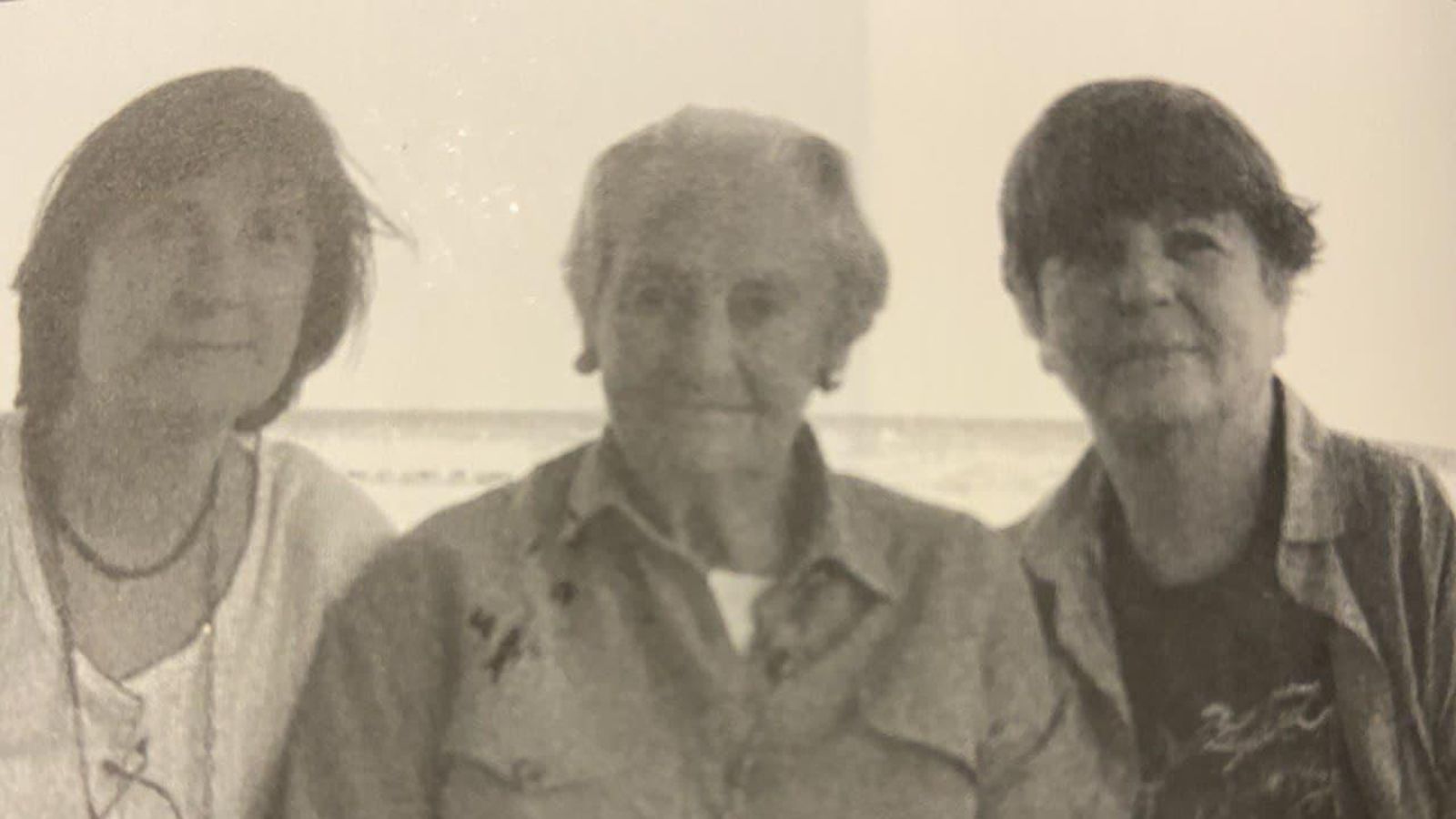 Pilar amb Emilia Bolinches i Ana Sabater. En 1998, Pilar va succeir esta última en la presidència de l’Asociación de Mujeres Separadas y Divorciadas