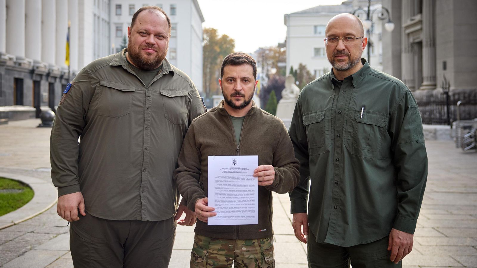 Imatge d'arxiu del president d'Ucraïna, Vladímir Zelensky acompanyat del primer ministre Denys Shmyhal i el cap del seu parlament, Ruslan Stefanchuk