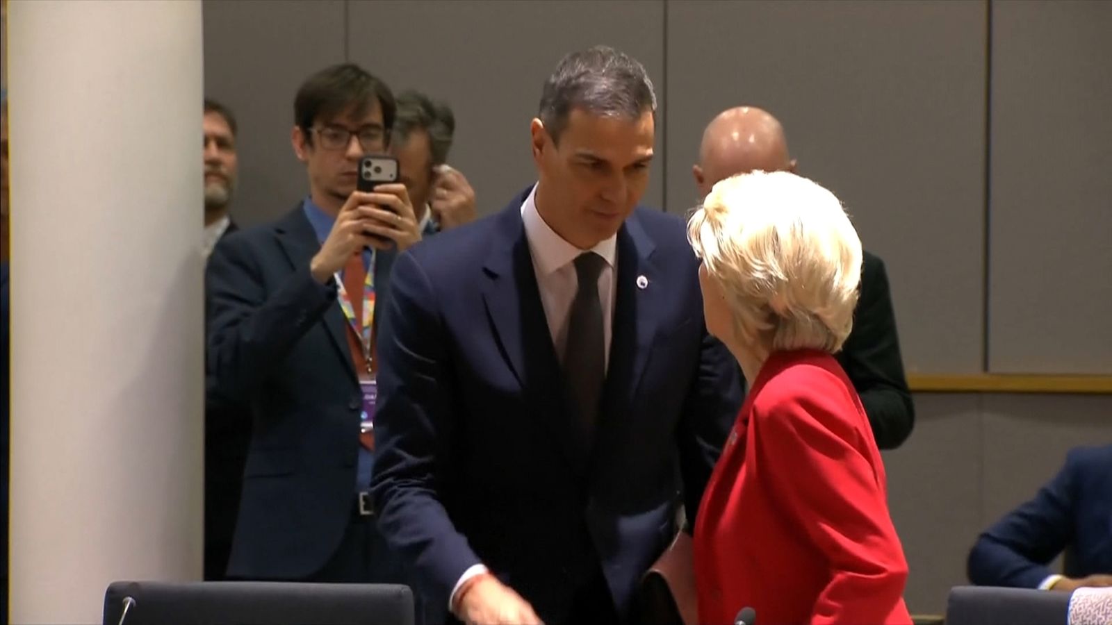 Reaccions a l'alto el foc: falta diplomàcia sense guerra