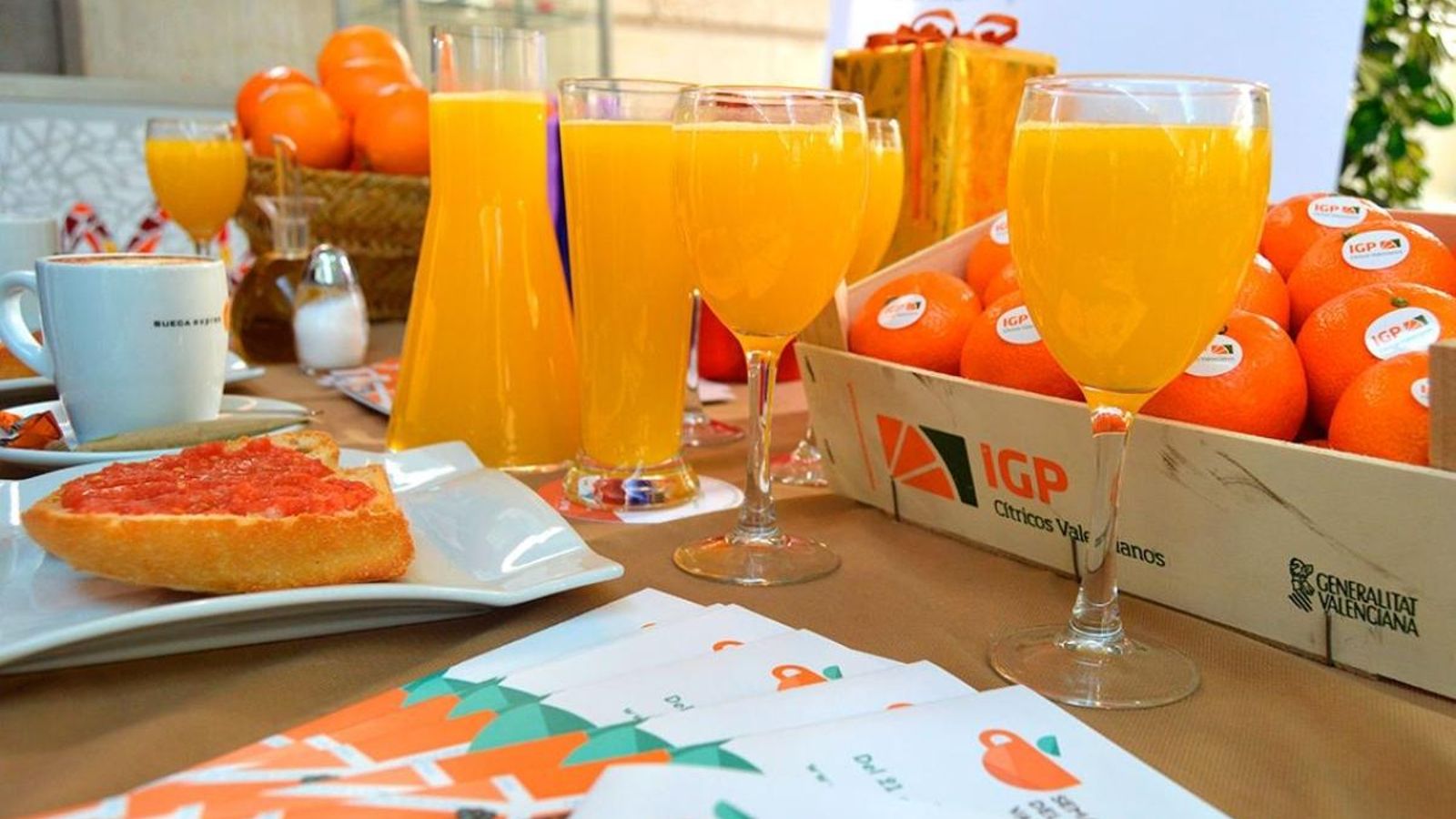 Imatge de la campanya Desdejuni Valencià que promou el suc de taronja