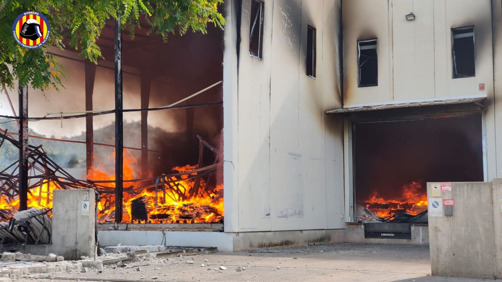 Incendi d'una nau industrial