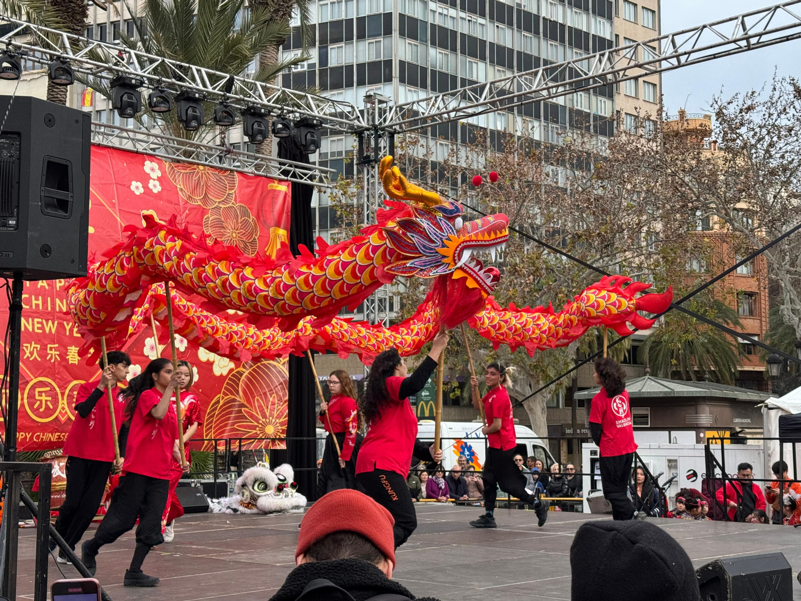 El ball del drag a la plaça de l'Ajuntament de València, este dissabte