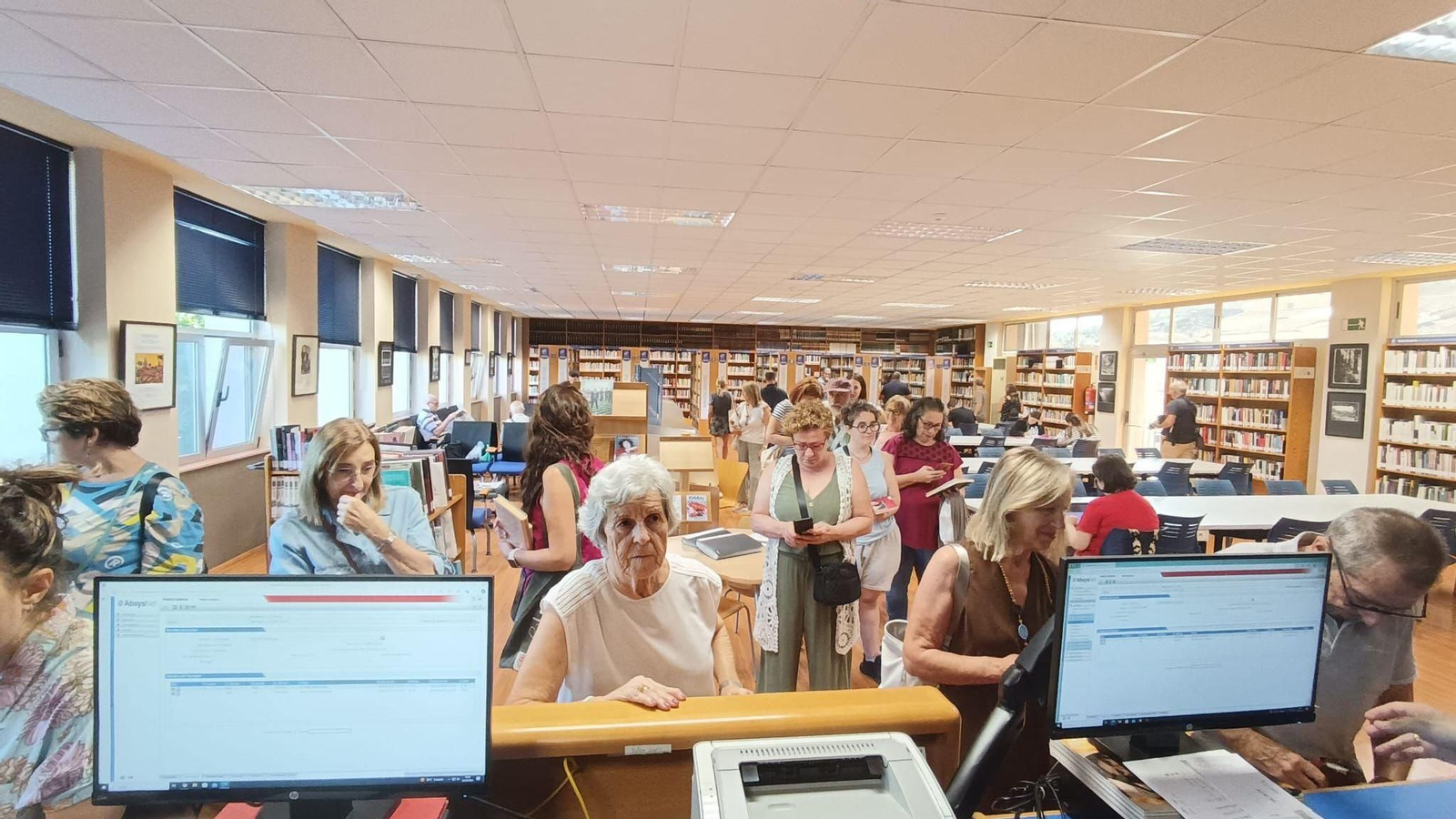 Cues a la Biblioteca de Xàtiva per a aconseguir la samarreta