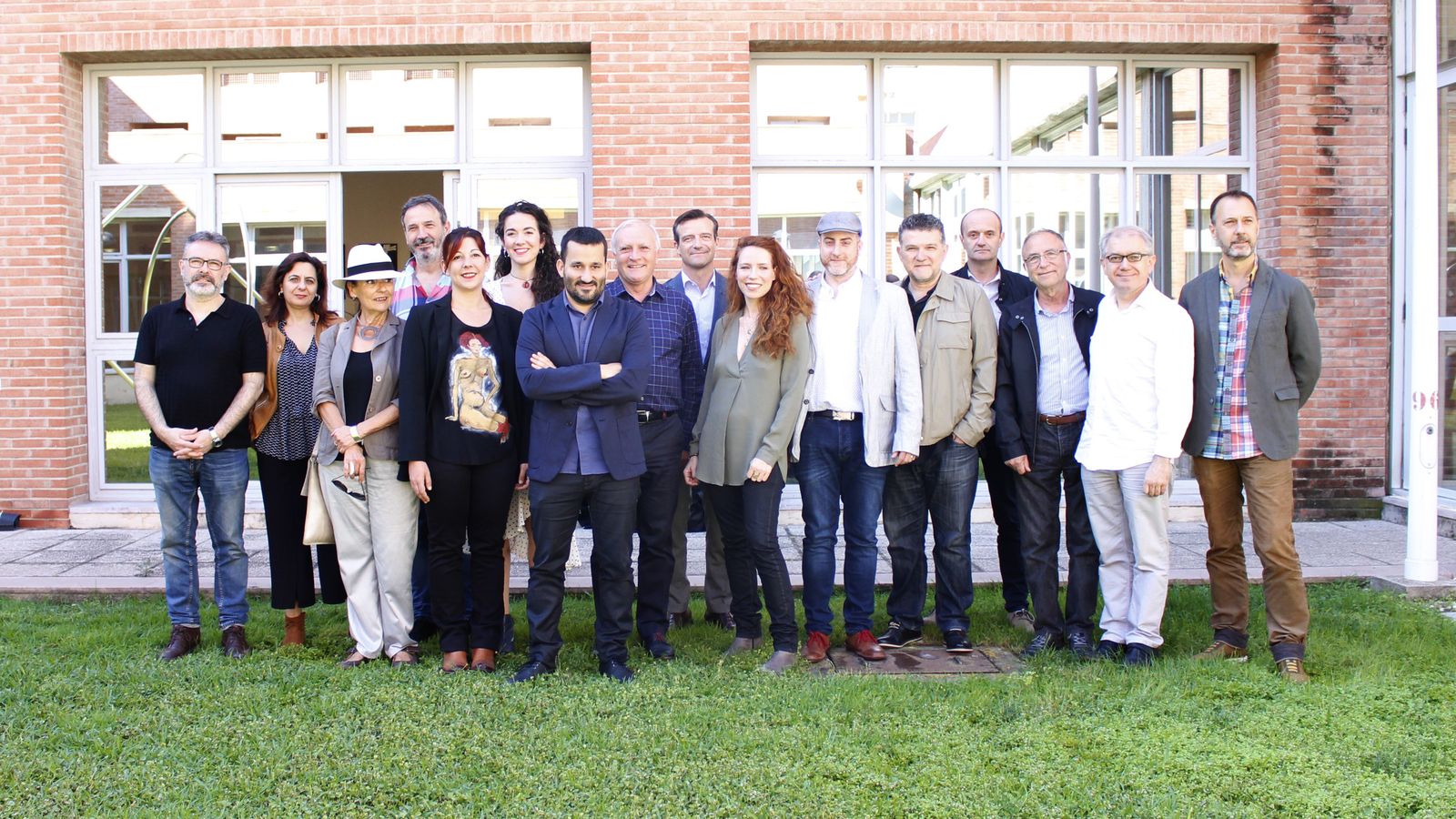 El conseller d'Educació, Cultura i Esport, Vicent Marzà, amb les persones nominades als Premis Max de Teatre 2018