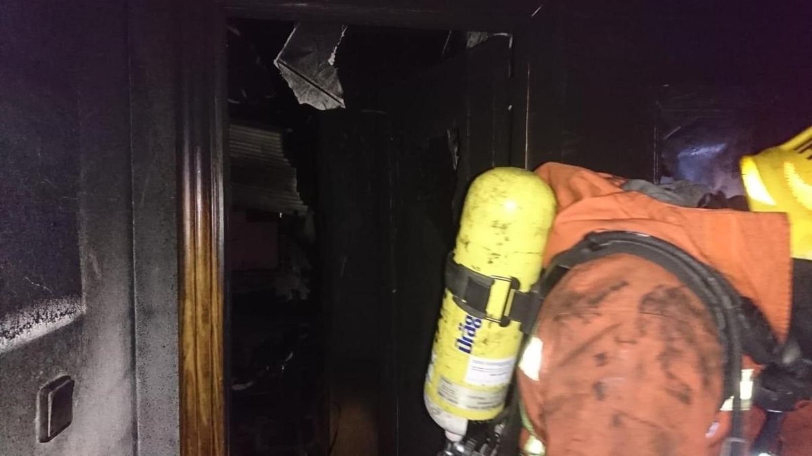 Set persones ateses per inhalació de fum i 244 desallotjades en l\'incendi d\'un hotel a Benidorm