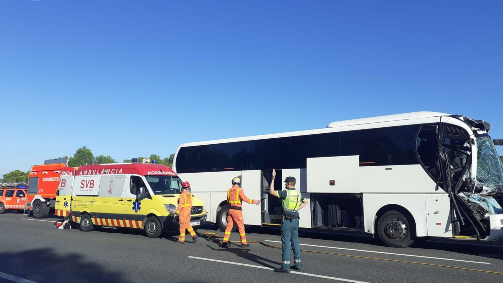 Una imatge de l'autobús accidentat