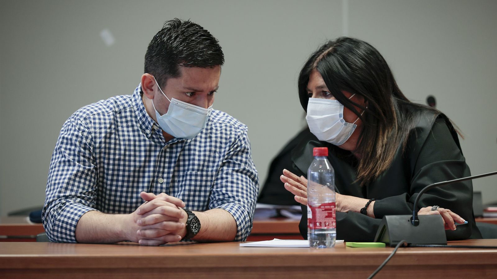 El presumpte assassió en série, Jorge Ignacio Palma, conversa amb la seua advocada