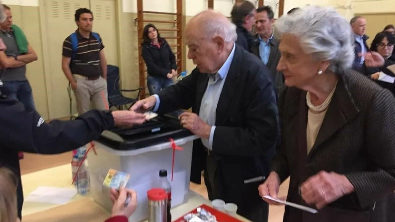 Jordi Pujol i Marta Ferrusola votant en el referèndum de l'1 d'octubre de 2017