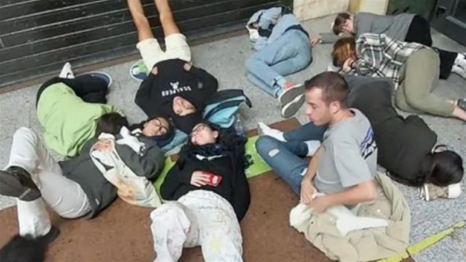 Un grup d'Erasmus ha dormit a l'estació de tren de Ferrara per falta d'allotjament