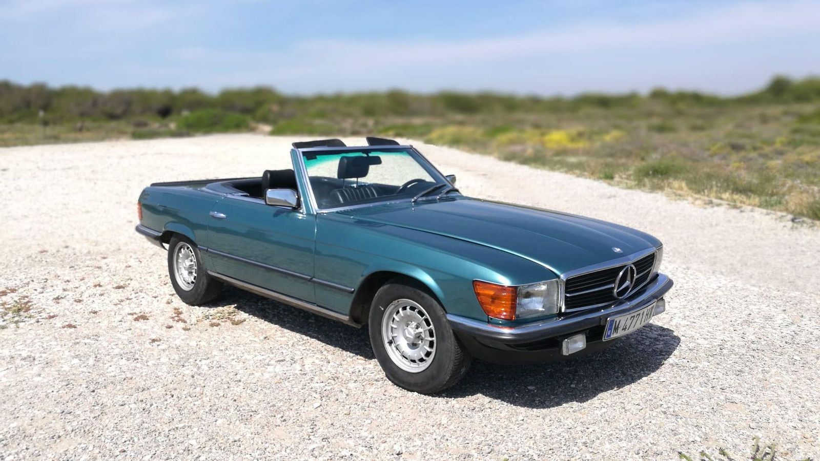 Mercedes-Benz 280 SL que es va salvar de la dana en l'Elisa's Classic Cars WhatsApp Image 2025 01 10 at 13.20.06