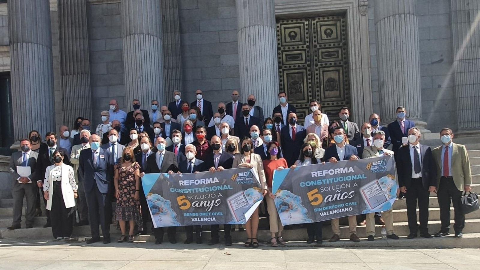 Imatge de la representació de la societat civil que va defendre al Congrés la recuperació del Dret Civil Valencià