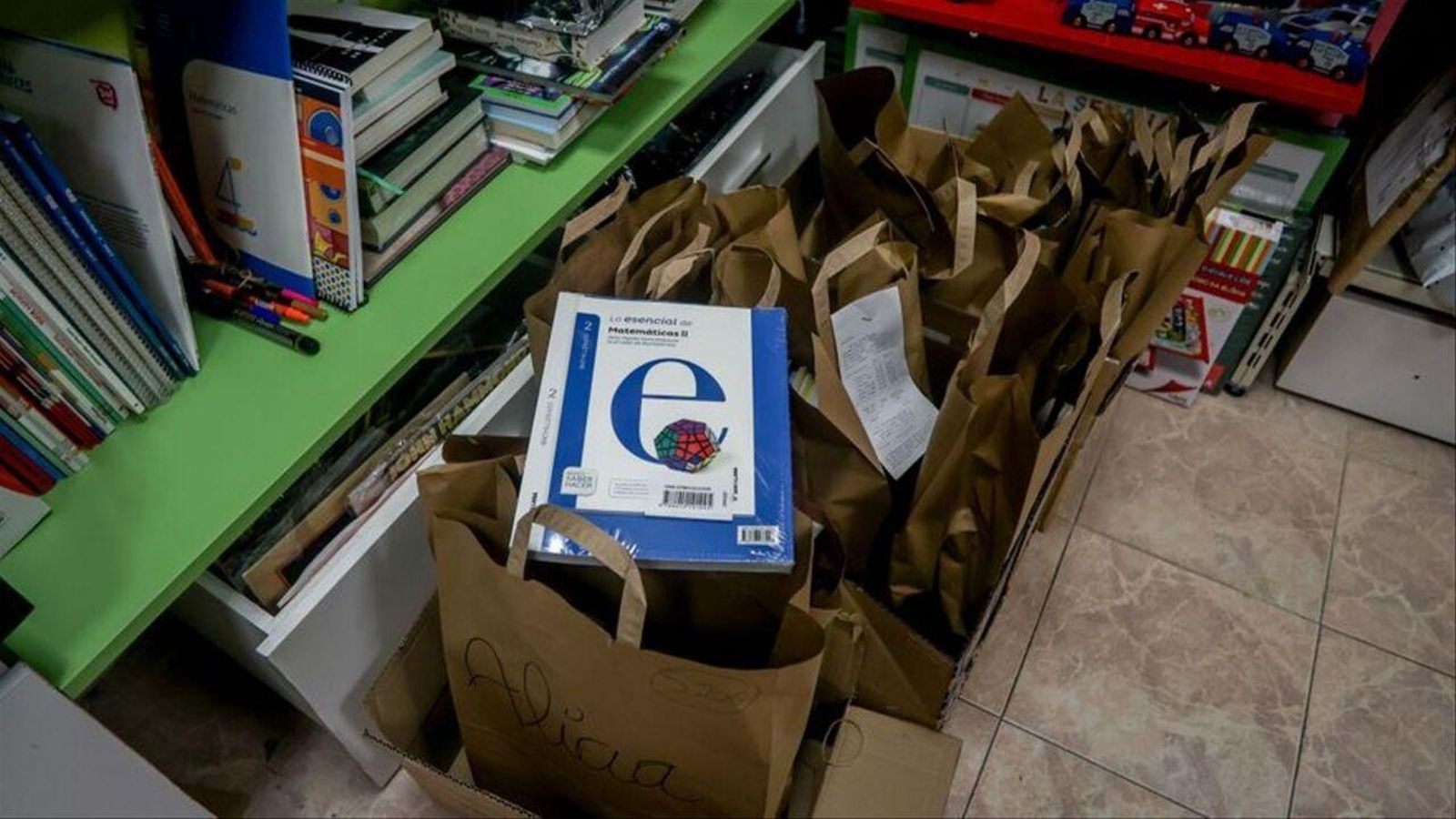 Llibres de text escolars reservats per a les famílies a l'inici del curs