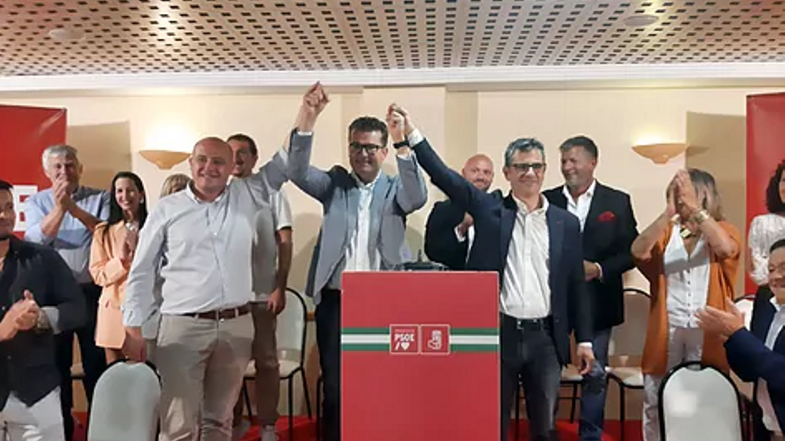 Félix Bolaños, el divendres passat, amb el candidat del PSOE a Mojácar, Manuel Zamora