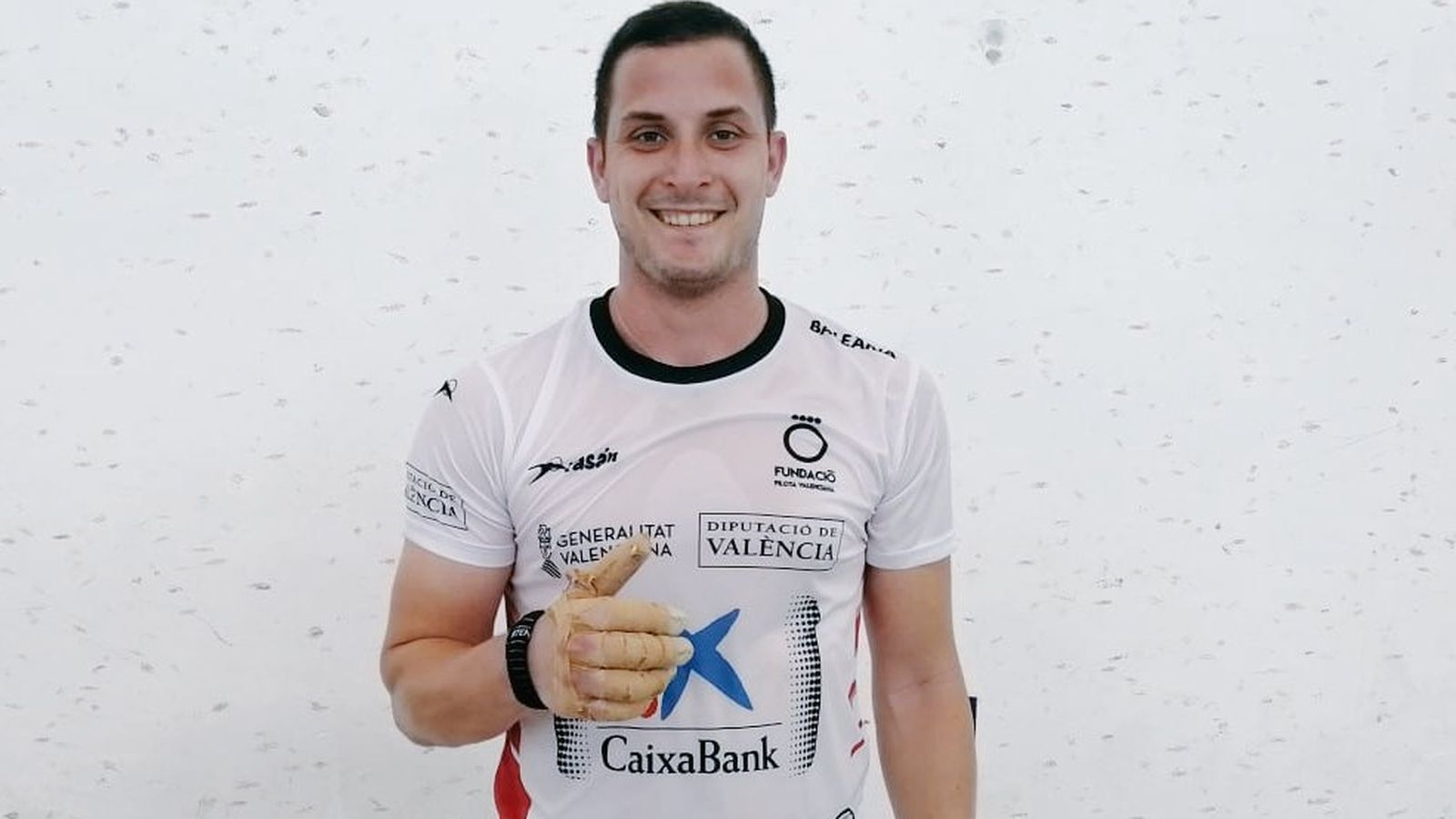 Ián es classifica per a quarts de l'individual de raspall