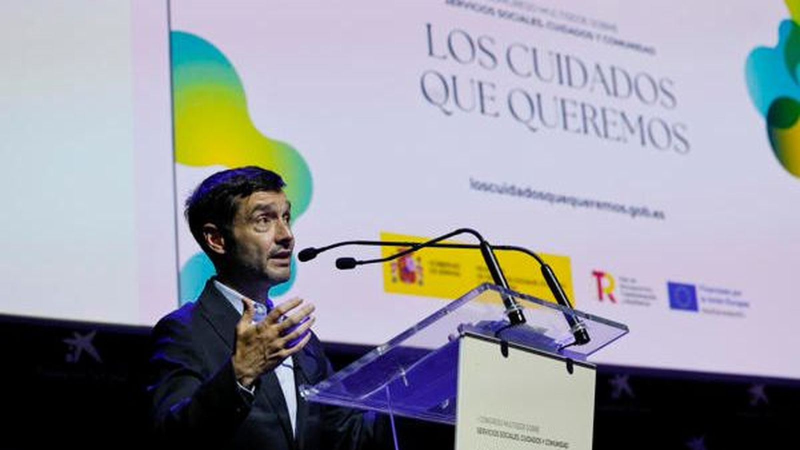 El ministre de Drets Socials, Pablo Bustinduy, participa en la clausura del congrés estatal “Els cuidats que volem” a València