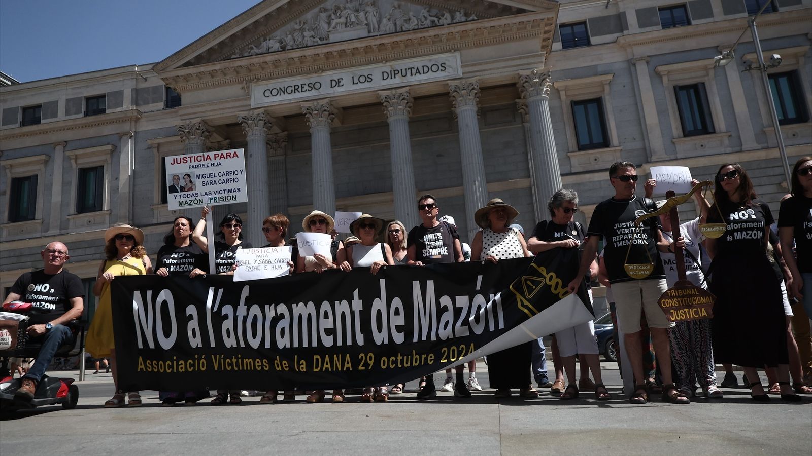 EuropaPress_7616846_representantes_asociaciones_victimas_dana_concentran_frente_congreso
