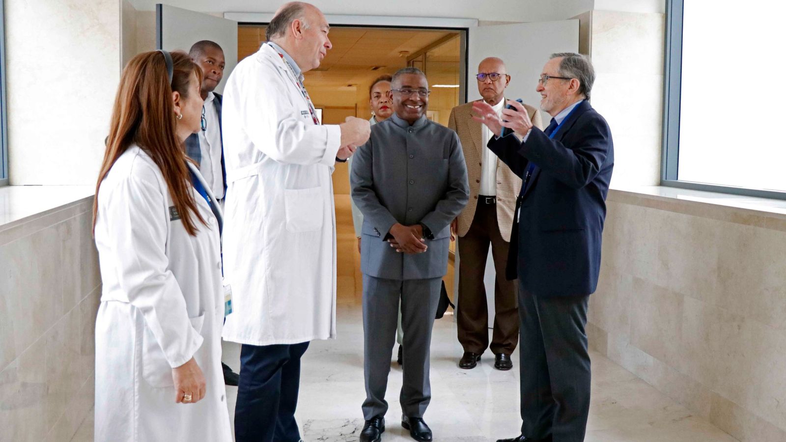 El ministre de Sanitat de Moçambic, Ussene Hilario Isse, ha visitat hui l’Hospital La Fe