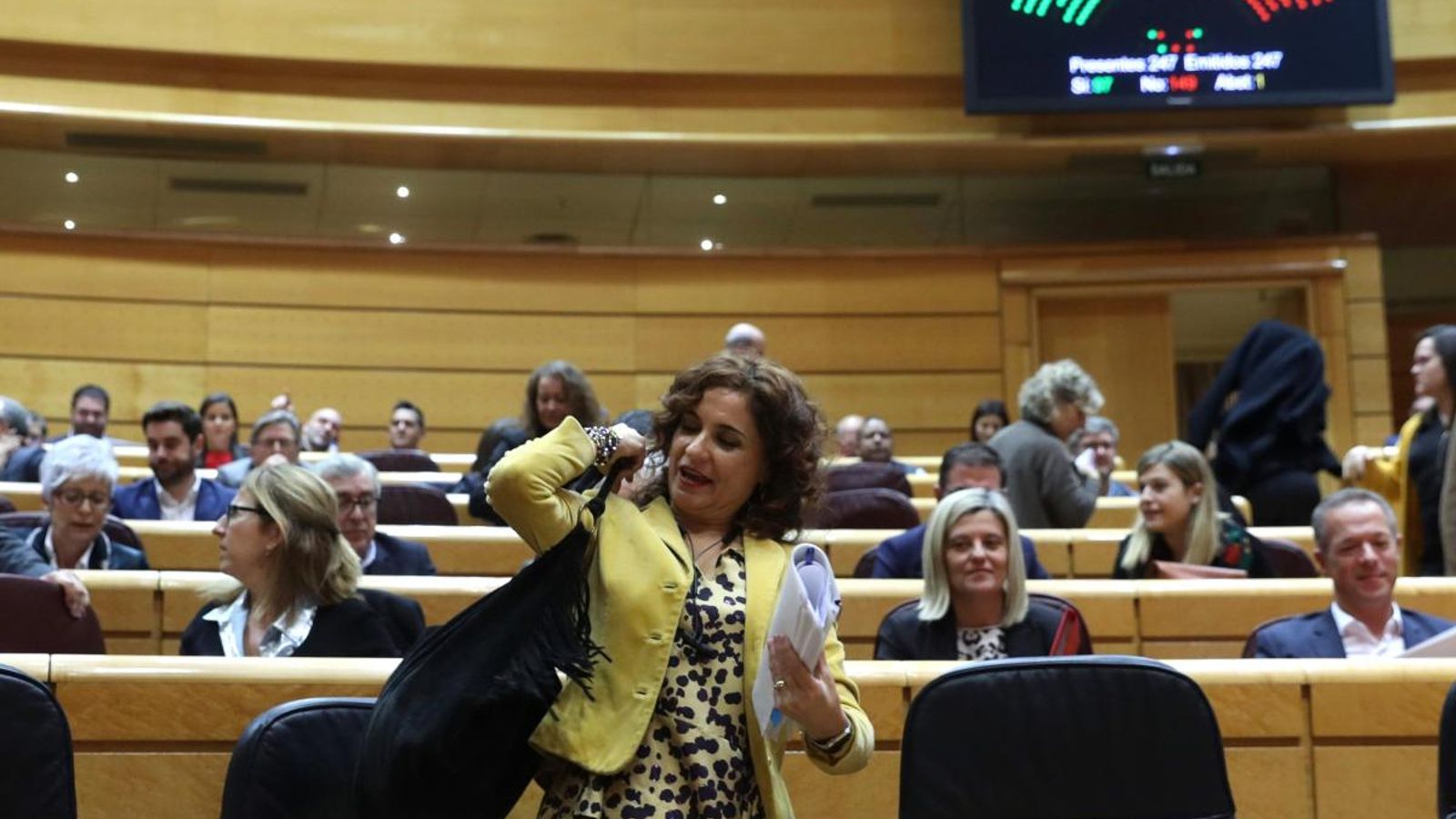 La ministra d'Hisenda, Maria Jesus Montero, després de la votació de la convalidació de la nova senda d'estabilitat pressupostària per a 2019-2021, aquesta vesprada al ple del Senat