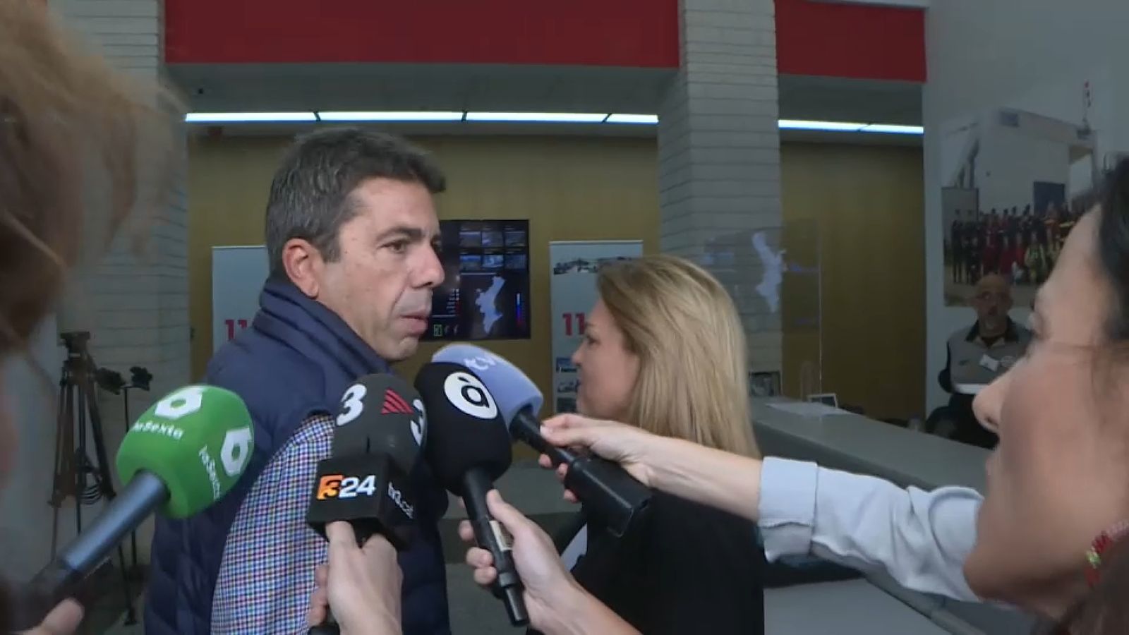 El cap del Consell, Carlos Mazón, atén als mitjans al CECOPI