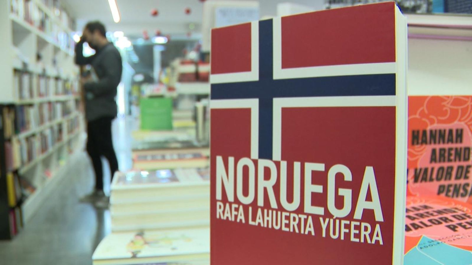 Exemplar de la novel·la 'Noruega', de Rafa Lahuerta, editada en castellà