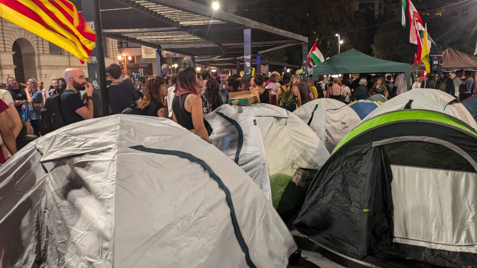 Acampada a la plaça de la Muntanyeta d'Alacant