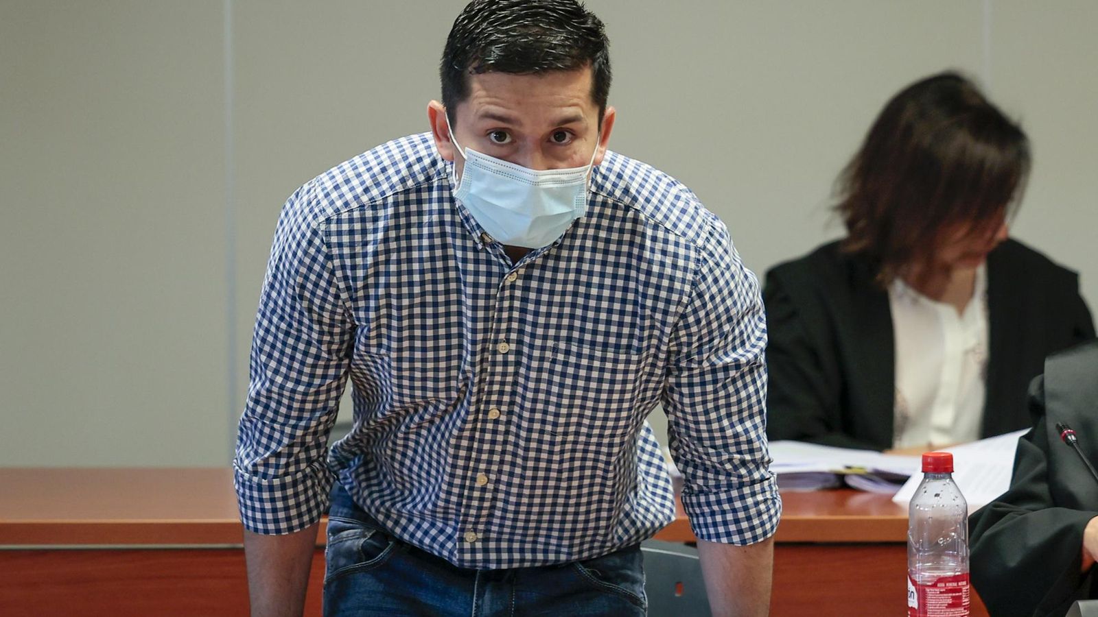 L'acusat, Jorge Ignacio Palma, arriba al jutjat en la primera sessió del juí