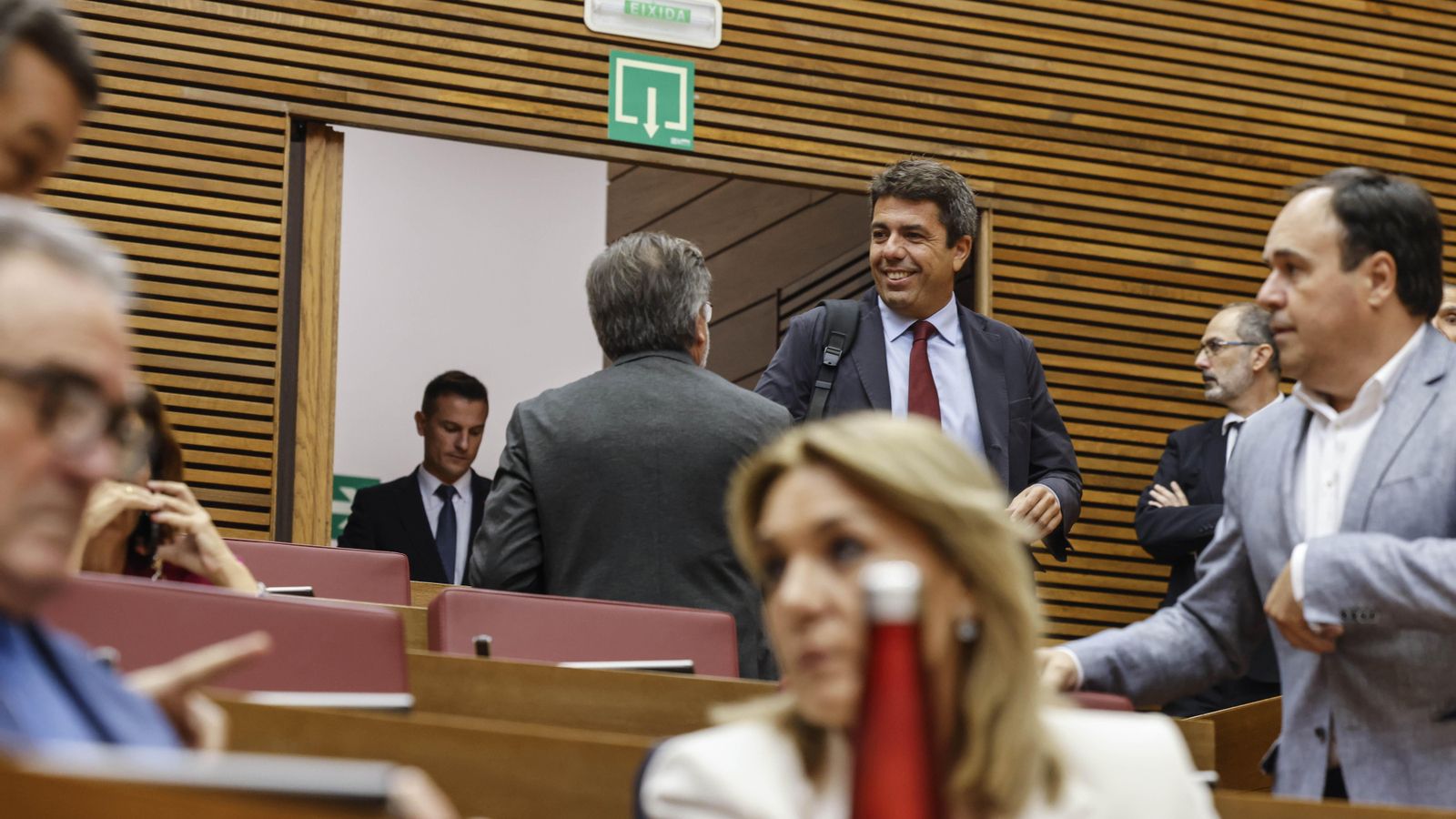 El president de la Generalitat valenciana, Carlos Mazón, intervé durant la sessió de control en Les Corts, a 16 d'octubre de 2025, a València