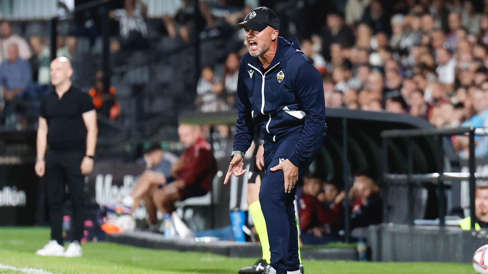 L'entrenador del CE Castelló, Dick Schreuder