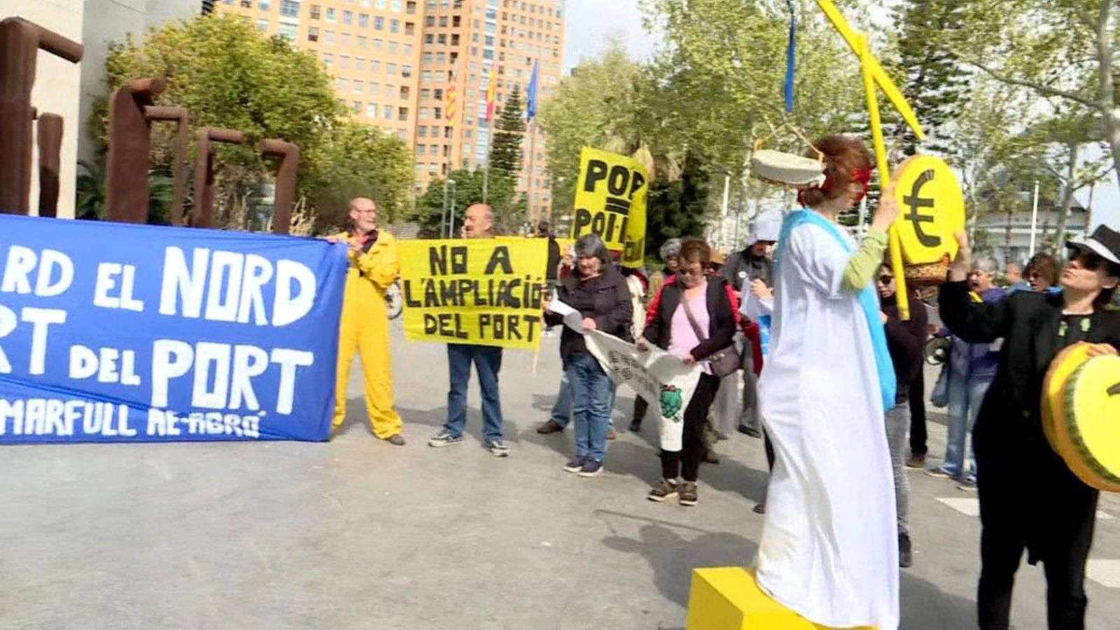 Protesta veïnal contra l'ampliació del port de València