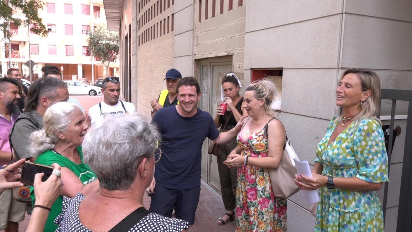 La PAH i el col·lectiu Iaioflautes de Castelló de la Plana celebren l'aturada del desnonament